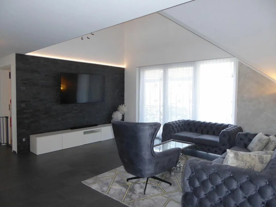 moderne und neuwertige 6-Zimmer-Maisonette-Wohnung