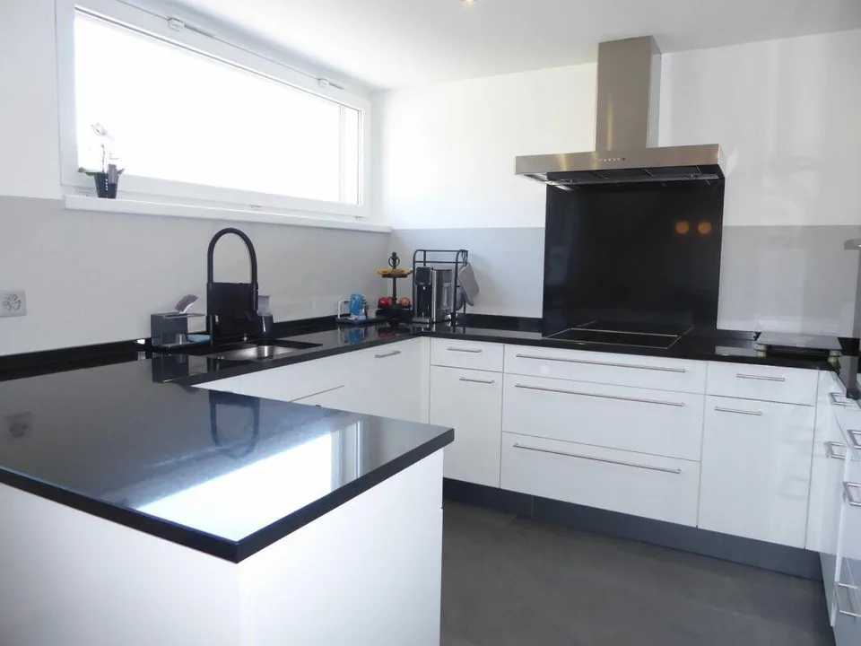 moderne und neuwertige 6-Zimmer-Maisonette-Wohnung