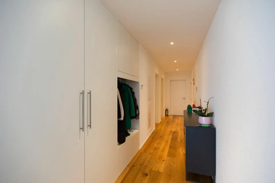 Appartement au rez-de-chaussée avec espace de séjour et proximité immédiate du lac – photo 8 sur 14