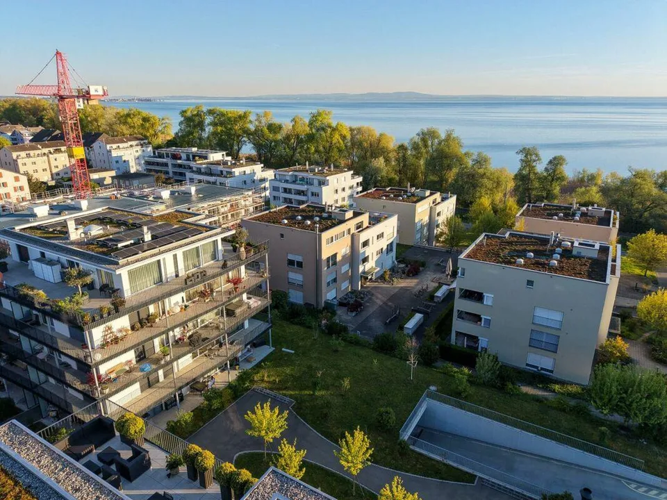 Parterrewohnung mit Sitzplatz und unmittelbare Seenähe