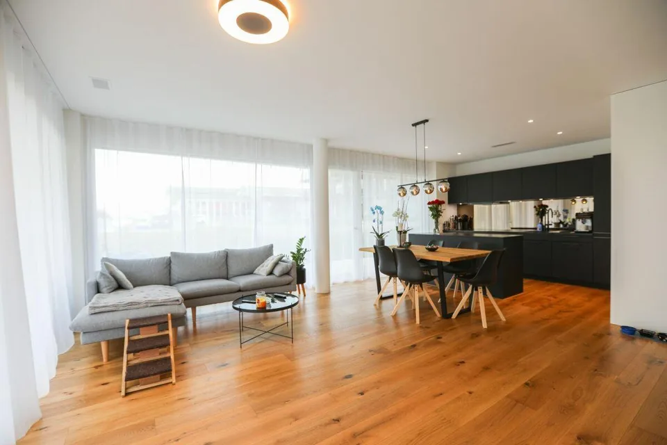 Parterrewohnung mit Sitzplatz und unmittelbare Seenähe