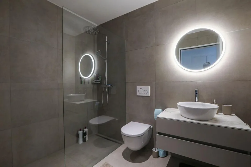 Appartement au rez-de-chaussée avec espace de séjour et proximité immédiate du lac – photo 11 sur 14