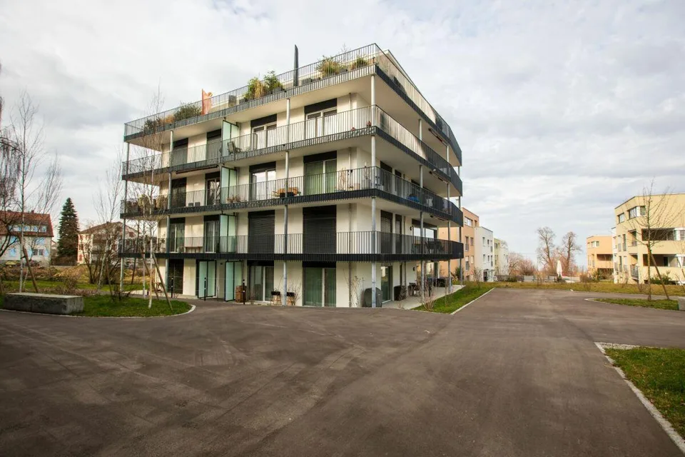 Parterrewohnung mit Sitzplatz und unmittelbare Seenähe