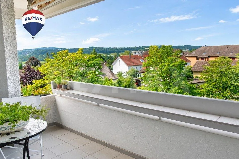 Helle 3.5-Zi.-Eigentumswohnung mit Balkon an ruhiger Wohnlage