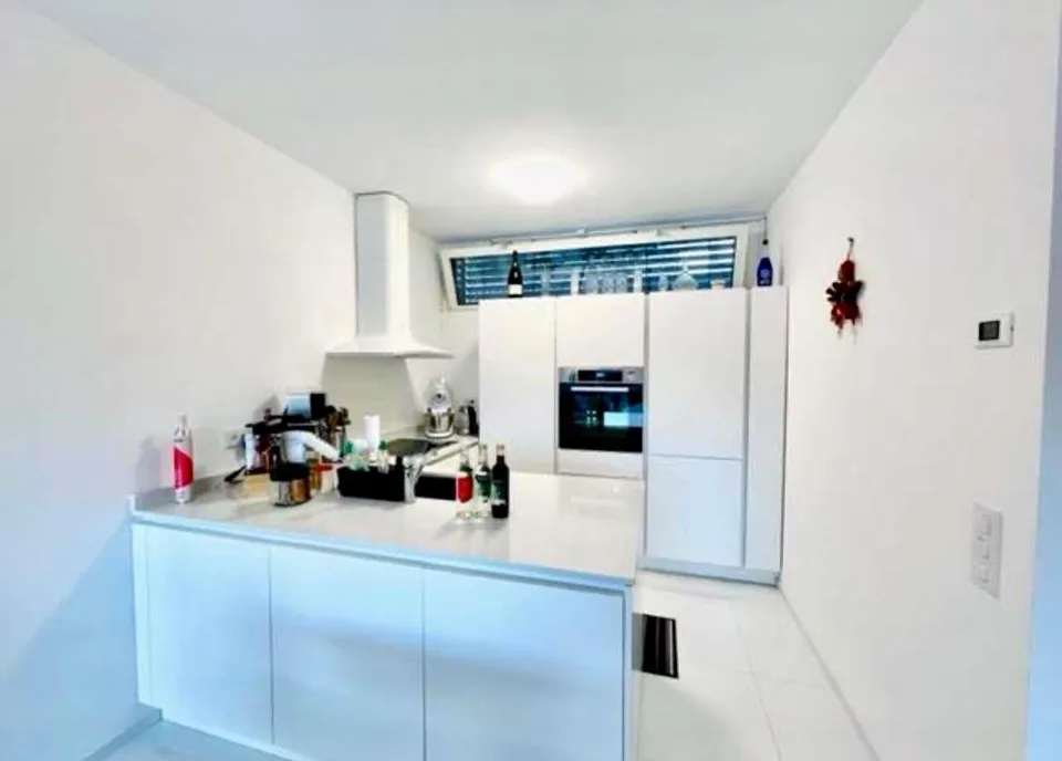 Neue Reihenhaus-Villa mit Dachgarten und privatem Garten