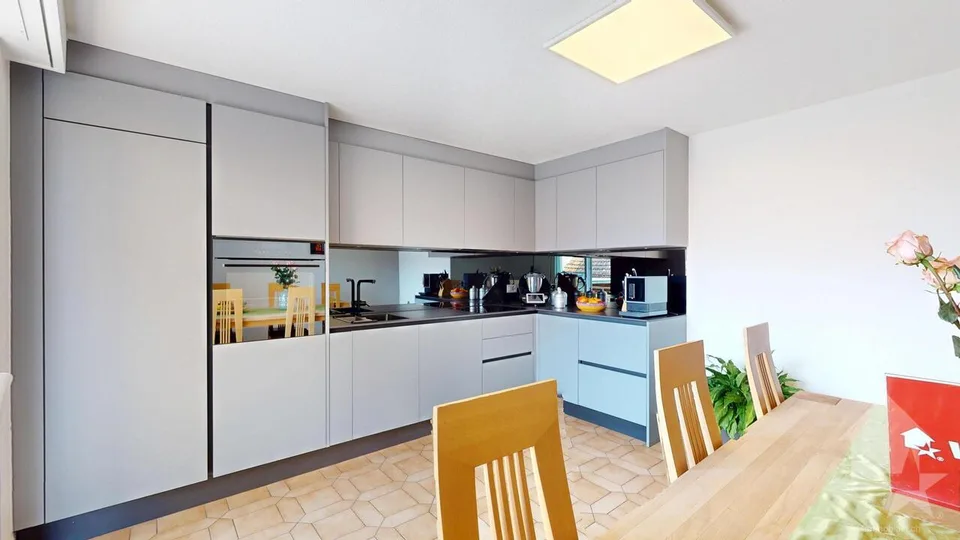 Wohnung 4.5 Zimmer mit Garage + Parkplatz, kleine PPE 2 Apartments