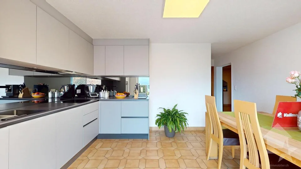 Wohnung 4.5 Zimmer mit Garage + Parkplatz, kleine PPE 2 Apartments