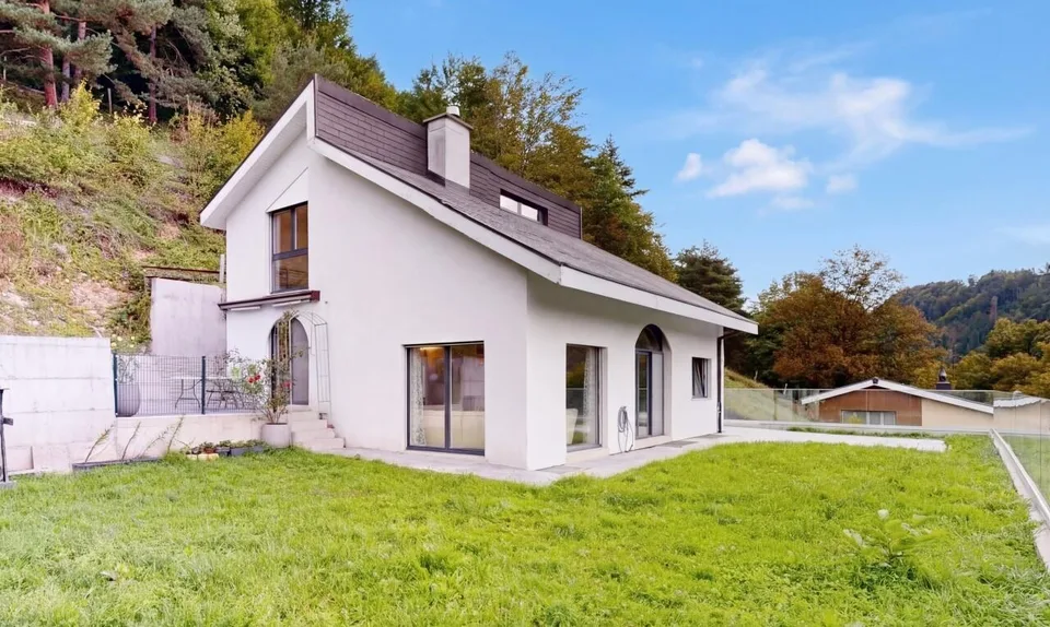 Villa in der Idylle mit Weitsicht auf die Berge