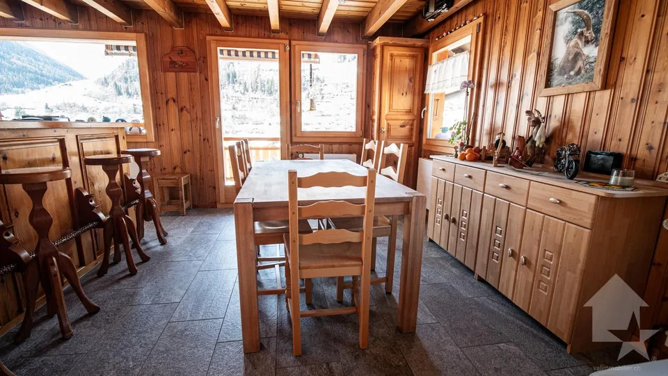 Agréable chalet sur trois niveaux avec vue panoramique