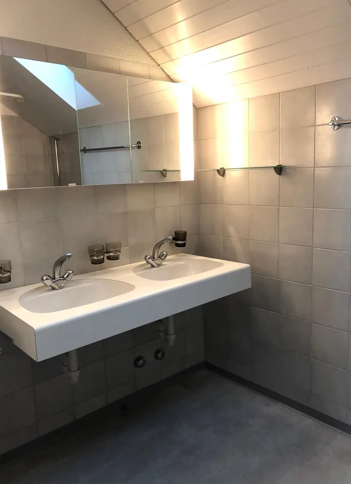 Charmante Dachwohnung sucht Sie!