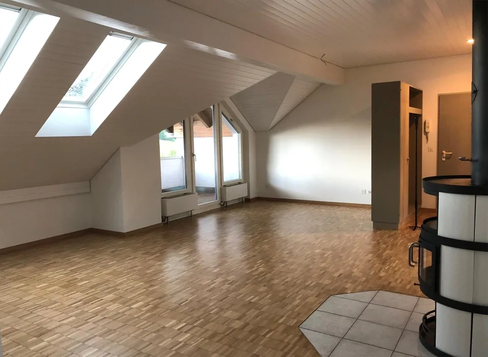 Charmante Dachwohnung sucht Sie!