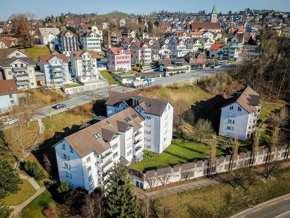 Charmante Dachwohnung sucht Sie!