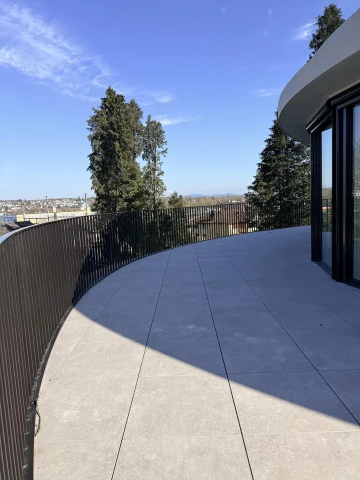 Aussergewöhnliche Architektur trifft auf exklusiven Wohnkomfort – Foto 10 von 13