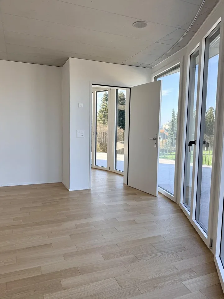 Modernes Attikawohnen im Neubau - 4.5 Zimmer mit riesiger Terrasse