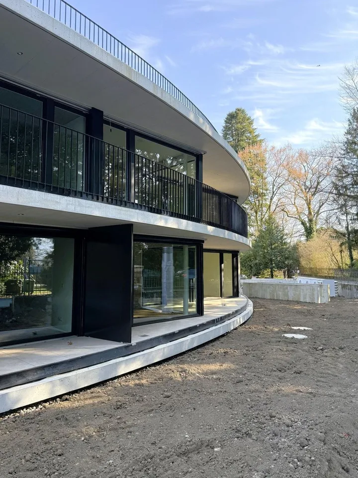 Aussergewöhnliche Architektur trifft auf exklusiven Wohnkomfort – Foto 13 von 13