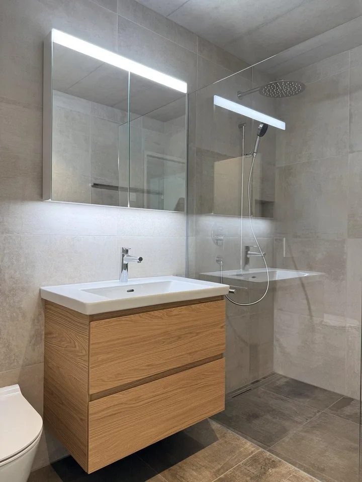 Modernes Attikawohnen im Neubau - 4.5 Zimmer mit riesiger Terrasse