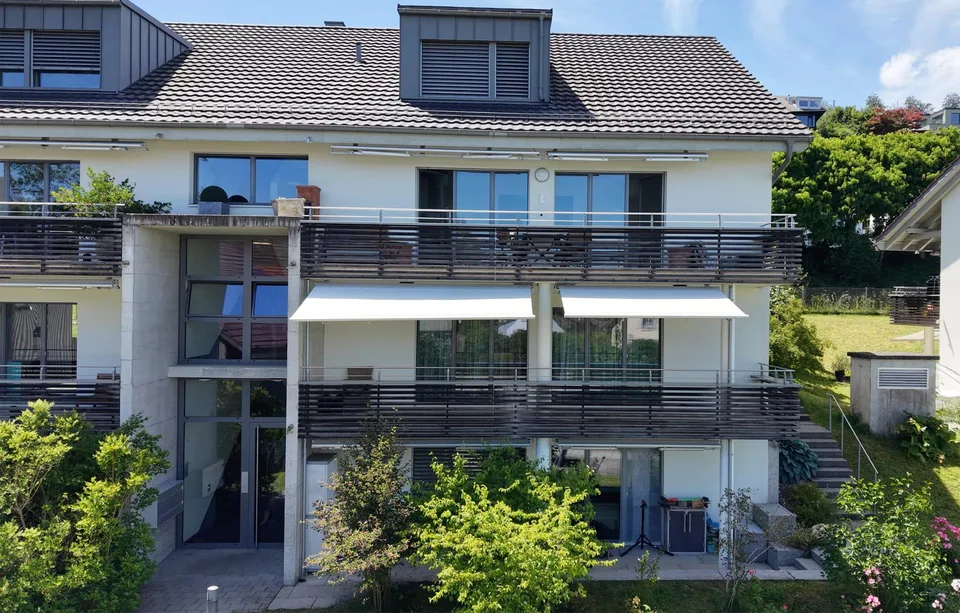 Grosszügig auf zwei Etagen - Terrasse, Garten & begehbarer Kleiders...