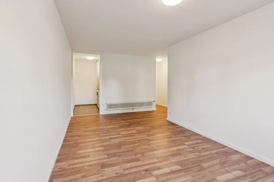 Zweizimmerwohnung im 1. Stock, komplett renoviert, sofort verfügbar