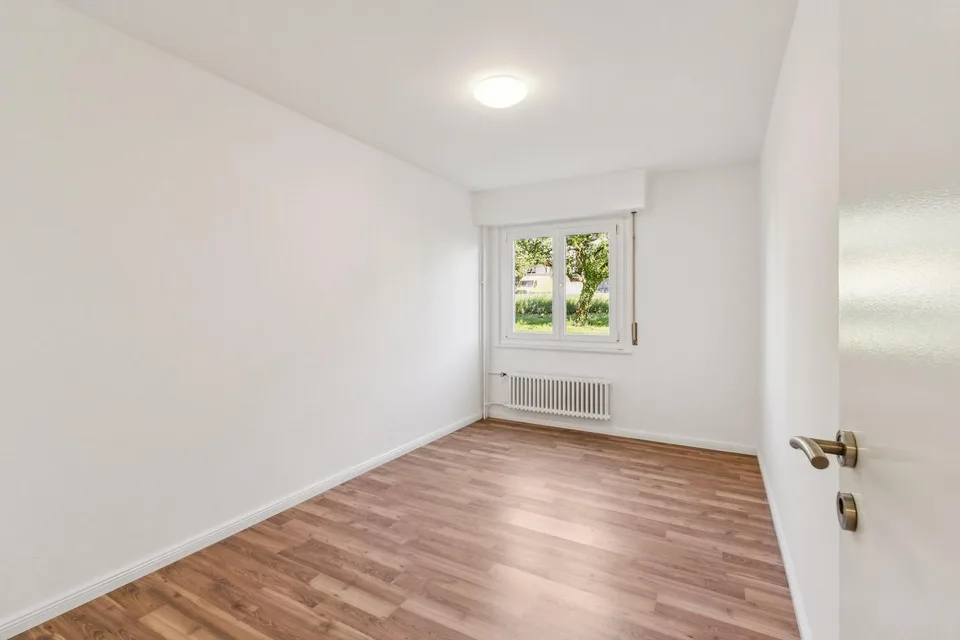 Zweizimmerwohnung im 1. Stock, komplett renoviert, sofort verfügbar