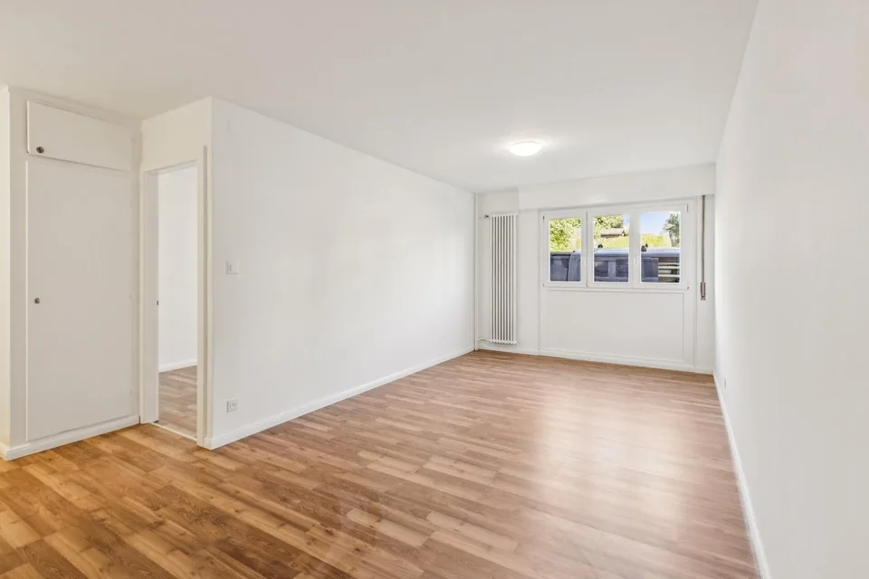 Zweizimmerwohnung im 1. Stock, komplett renoviert, sofort verfügbar