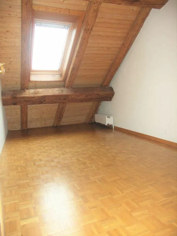 Gemütliche 4.5-Zimmer-Maisonette-Dachwohnung mit Sicht auf den Rhein – Foto 6 von 7
