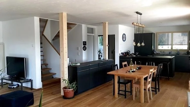 5 ZIMMER-HAUS IN OBERWIL (BL), MÖBLIERT