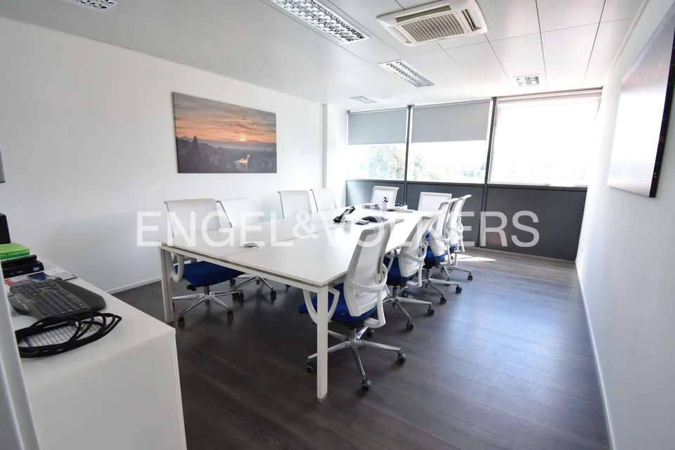Bureau de 416 m2 au 5e étage avec ascenseur – photo 8 sur 12