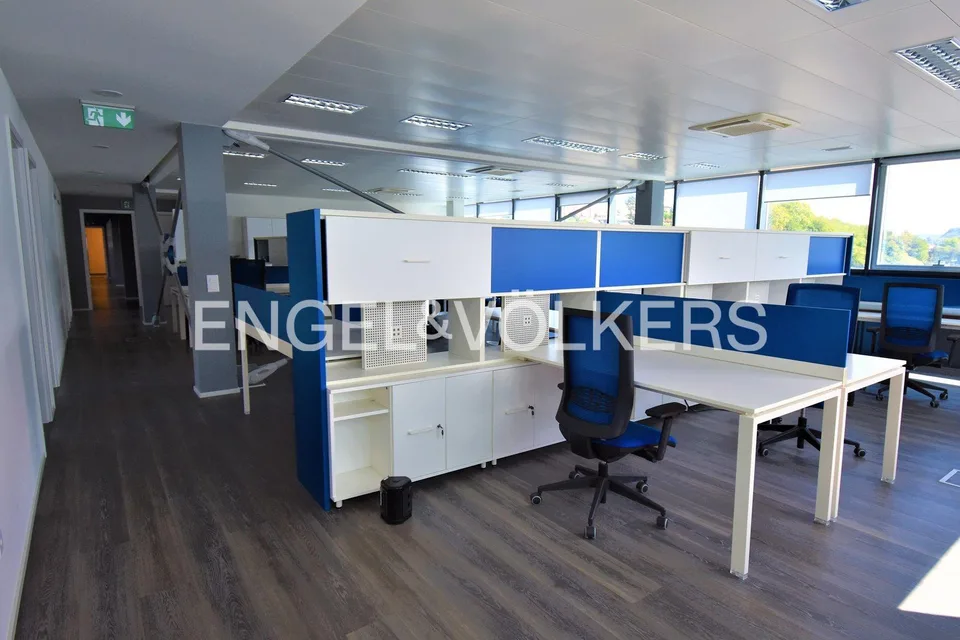 Büro von 416 m2 im 5. Stock mit Lift