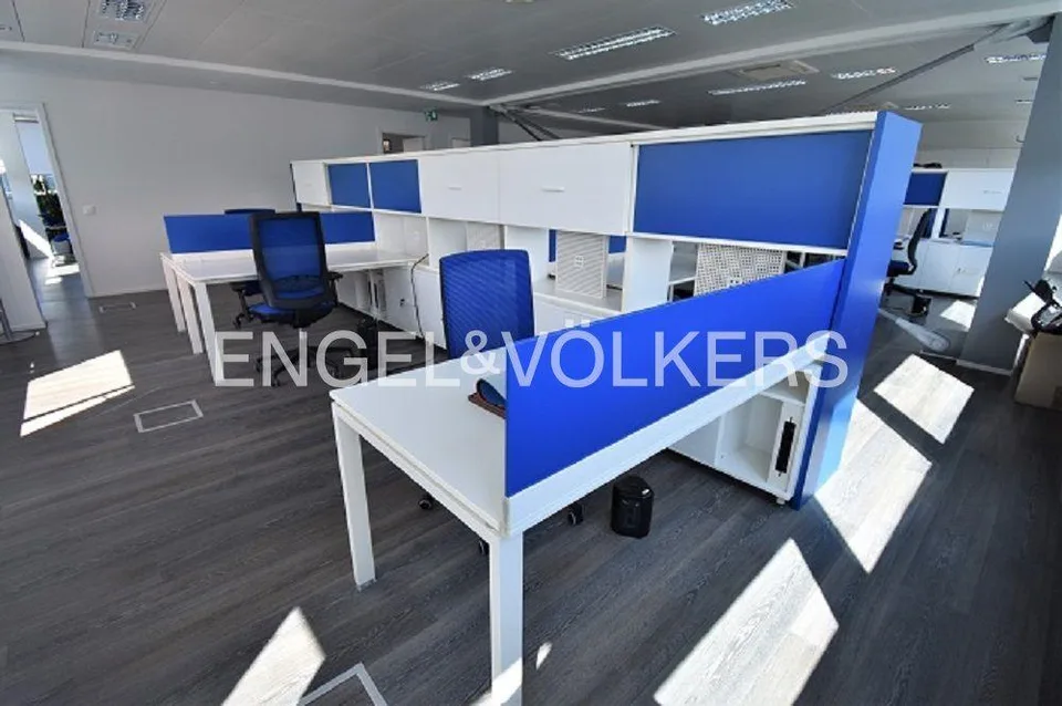 Büro von 416 m2 im 5. Stock mit Lift