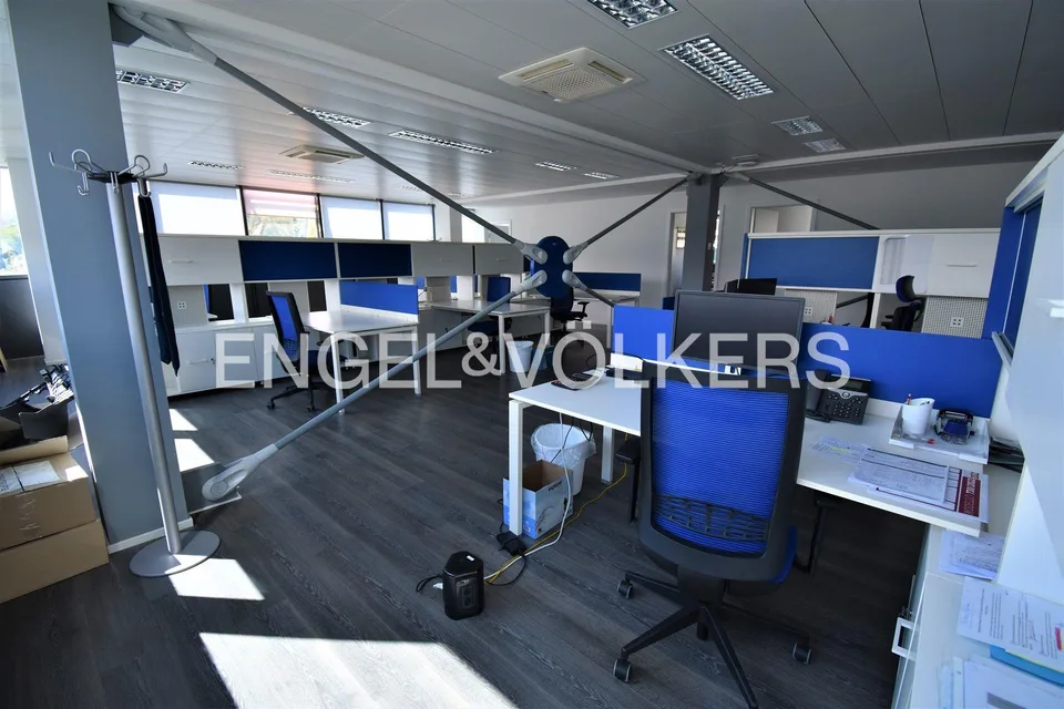 Büro von 416 m2 im 5. Stock mit Lift