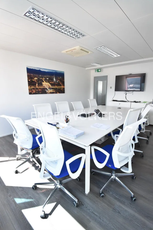 Bureau de 416 m2 au 5e étage avec ascenseur – photo 9 sur 12