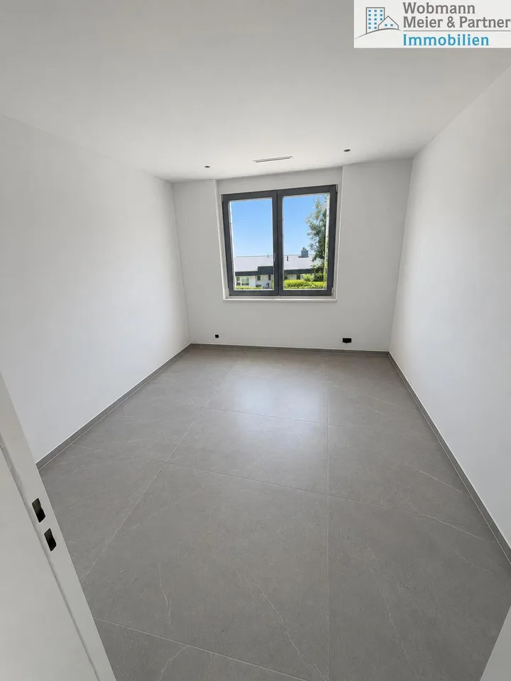 Hochwertige 4.5-Zimmer-Neubauwohnung mit Wintergarten im Erdgeschoss