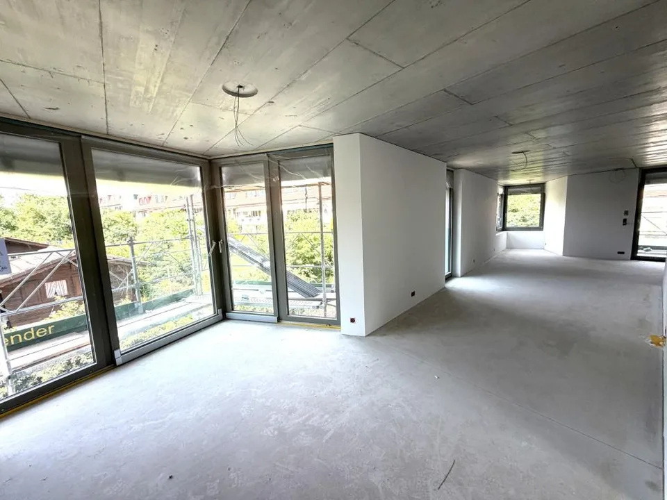 Appartamento-mansarda di nuova costruzione stiloso con terrazza & area mansardata