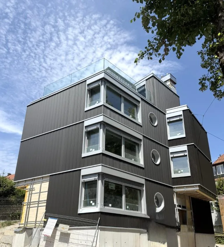 Stilvolle Neubau-Maisonettewohnung mit Terrasse & Attikabereich
