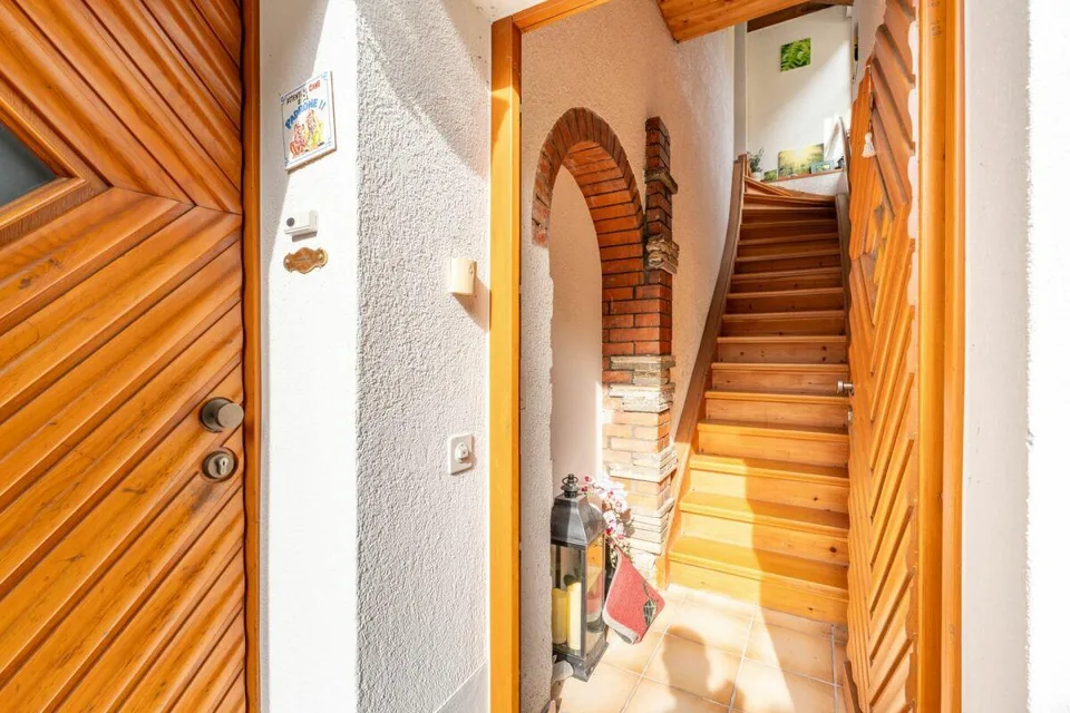 Charmant appartement de 3,5 pièces sous les toits avec vue lac charmante, terrasse et balcon sud – photo 14 sur 16