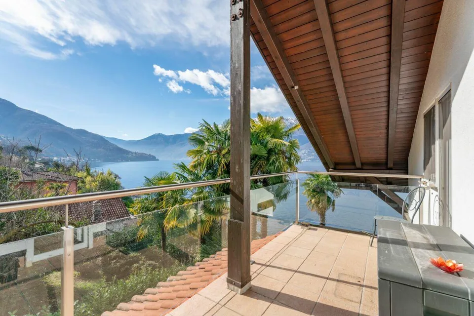Charmant appartement de 3,5 pièces sous les toits avec vue lac charmante, terrasse et balcon sud – photo 7 sur 16
