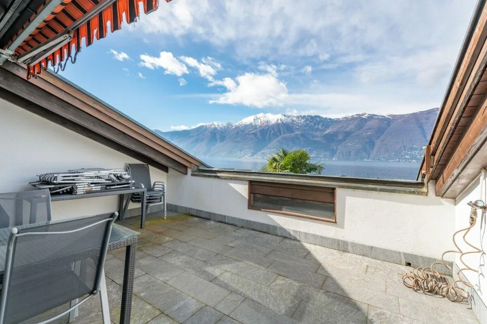 Charmant appartement de 3,5 pièces sous les toits avec vue lac charmante, terrasse et balcon sud – photo 12 sur 16