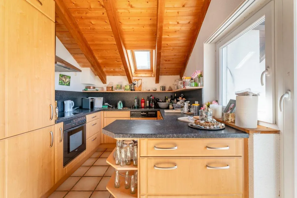 Charmante 3.5-Zimmer Dachwohnung mit herzlicher Seesicht, Terrasse ...