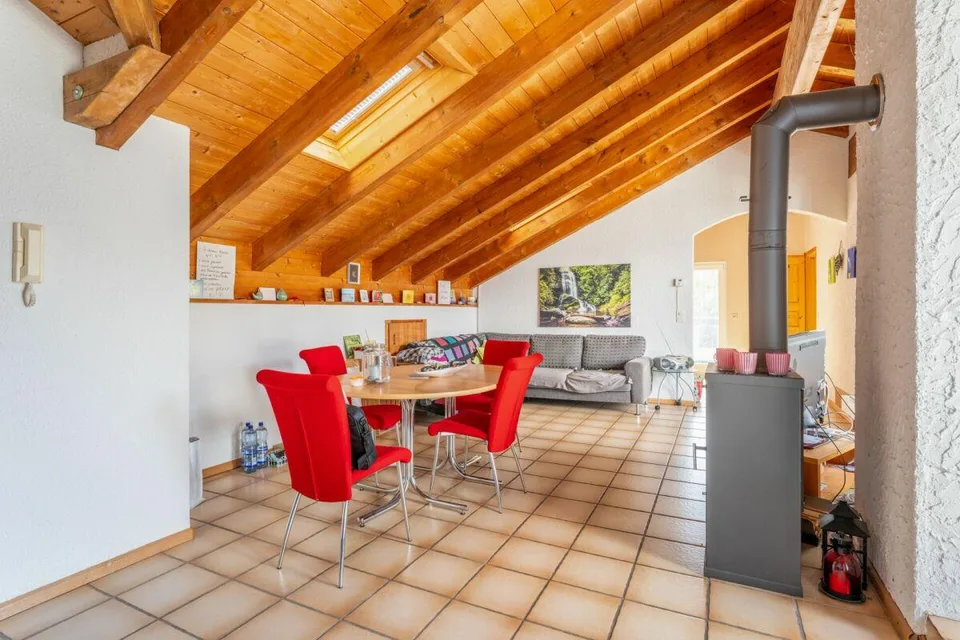Charmante 3.5-Zimmer Dachwohnung mit herzlicher Seesicht, Terrasse ...
