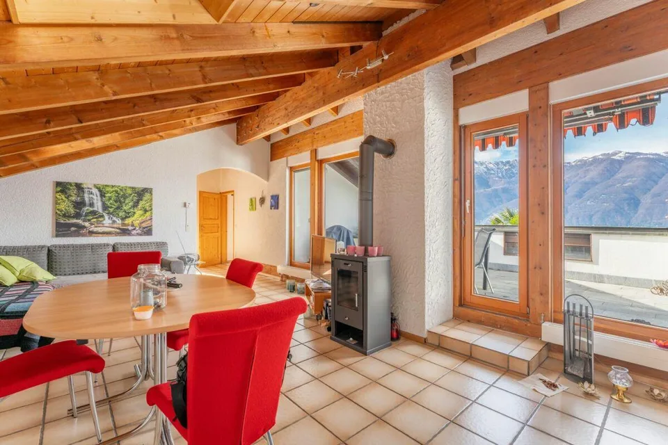 Charmante 3.5-Zimmer Dachwohnung mit herzlicher Seesicht, Terrasse ...