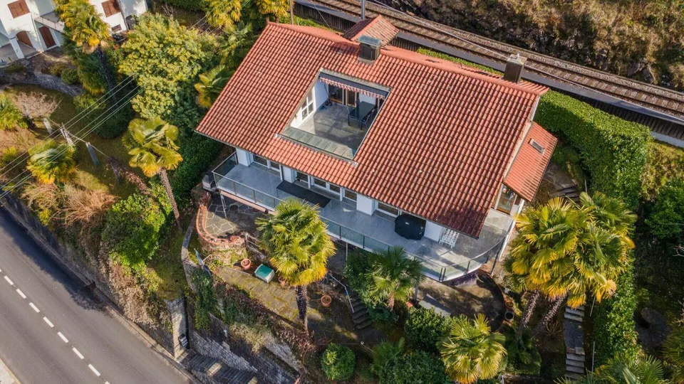 Charmant appartement de 3,5 pièces sous les toits avec vue lac charmante, terrasse et balcon sud – photo 13 sur 16