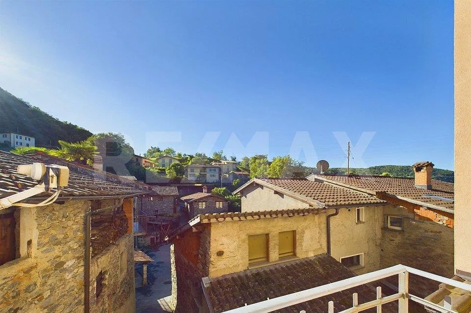Luminosa casa di 5 12 locali anche residenza secondaria