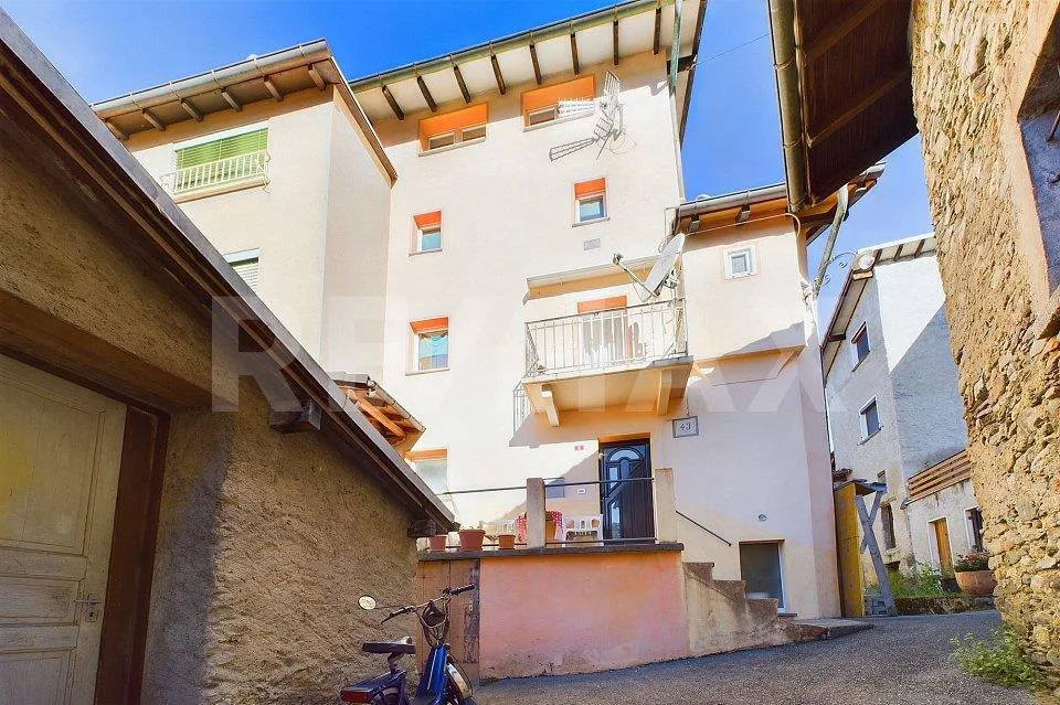Luminosa casa di 5 12 locali anche residenza secondaria