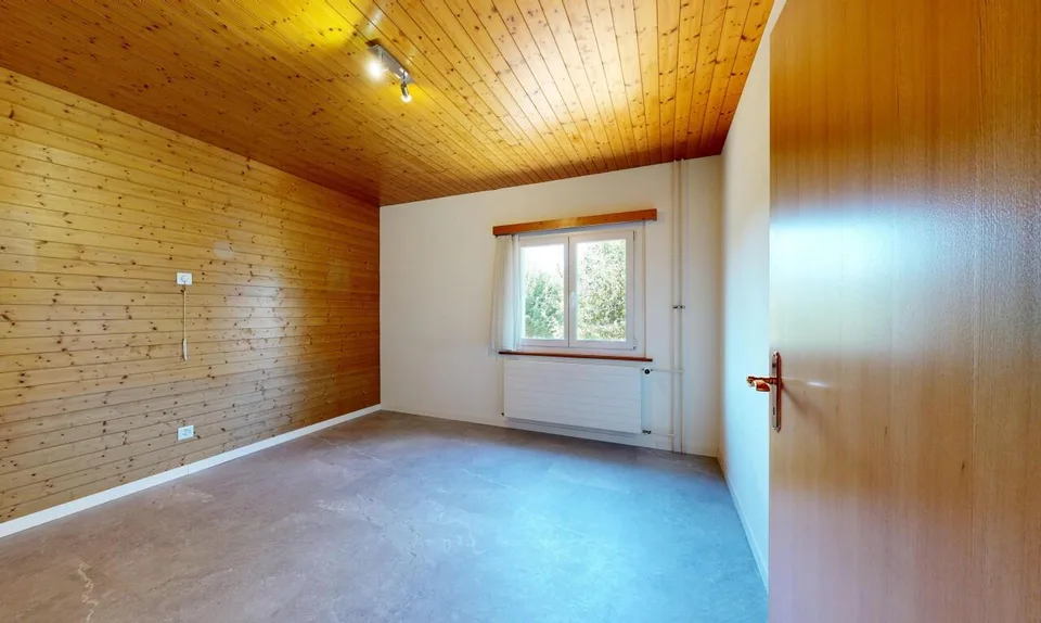 4-Zimmerhaus in ruhiger, leicht erhöhter Lage mit Umschwung