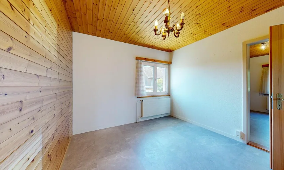 4-Zimmerhaus in ruhiger, leicht erhöhter Lage mit Umschwung