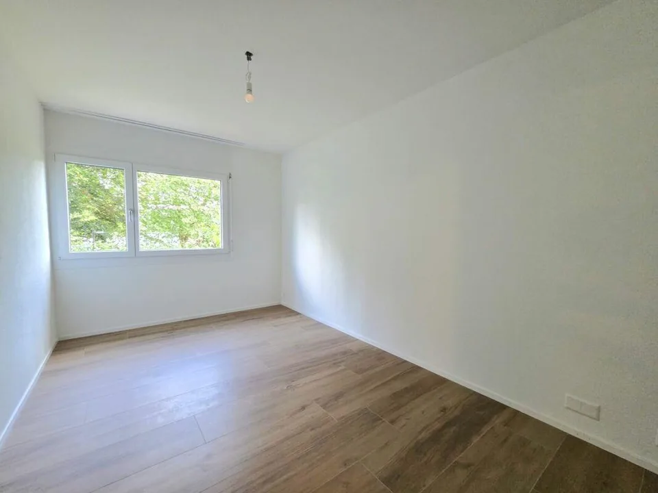 Ruhig gelegene 3.5-Zimmer-Erdgeschosswohnung mit herrlichem Garten und Blick ins Grüne – Foto 7 von 12