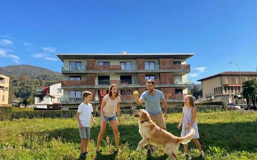 Vente de 2,5 locaux à revenu en position stratégique, Caslano