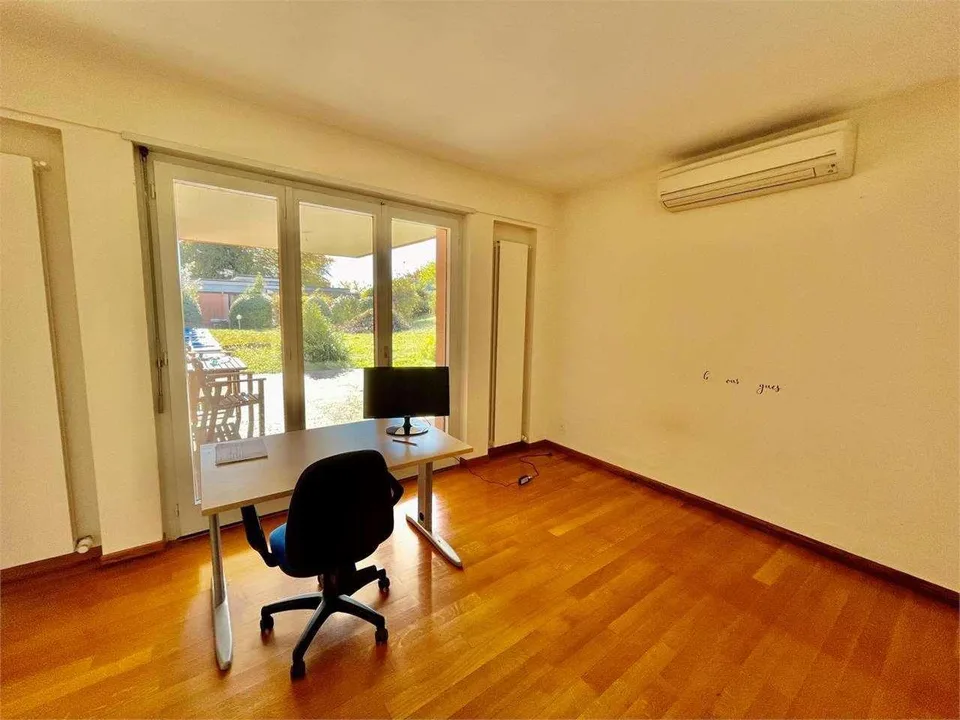 Ampia villa con piscina
