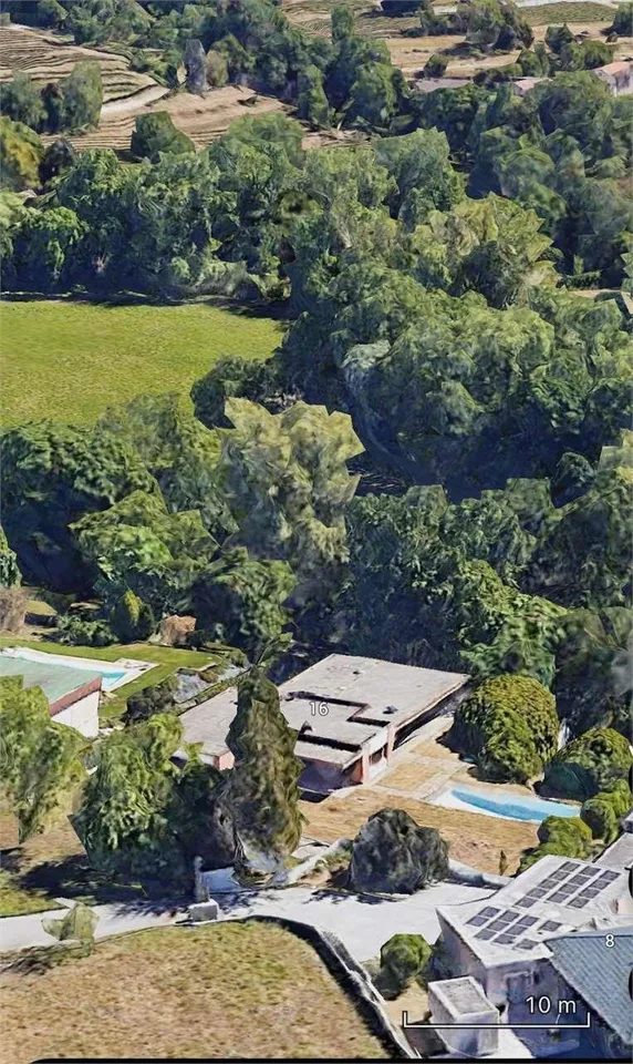 Ampia villa con piscina