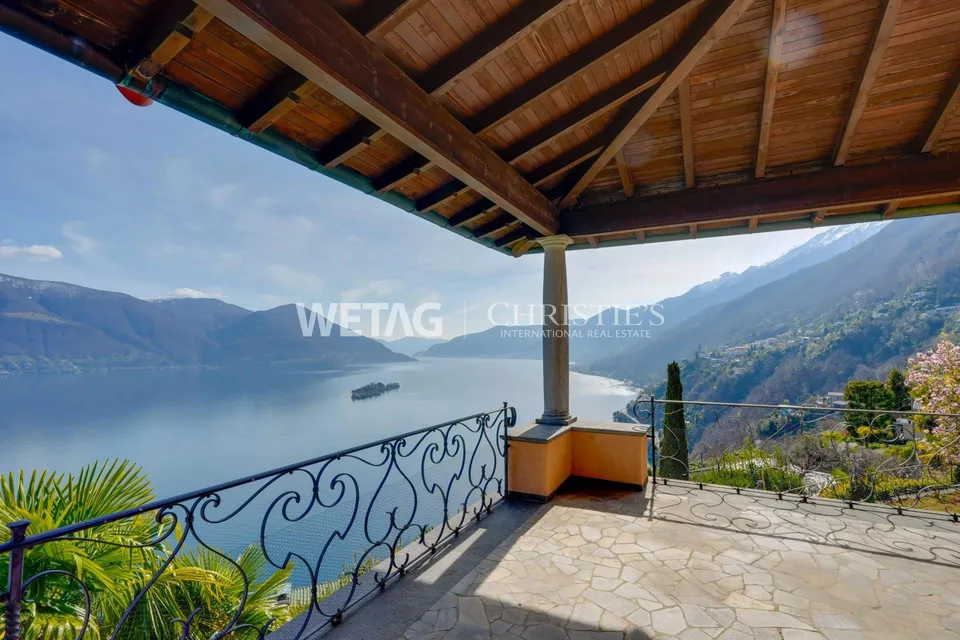 Mediterranean Villa with Outdoor Pool & Panoramic View, ideal also as a Holiday Residence, for sale in Ronco sopra Ascona